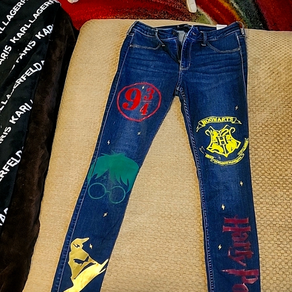 Hollister Dark Blue Graphic Jeans HARRY POTTER